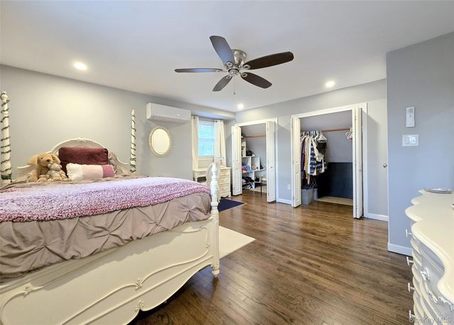 94 Clarendon Road, Ronkonkoma, NY 11779