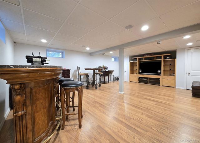 94 Clarendon Road, Ronkonkoma, NY 11779