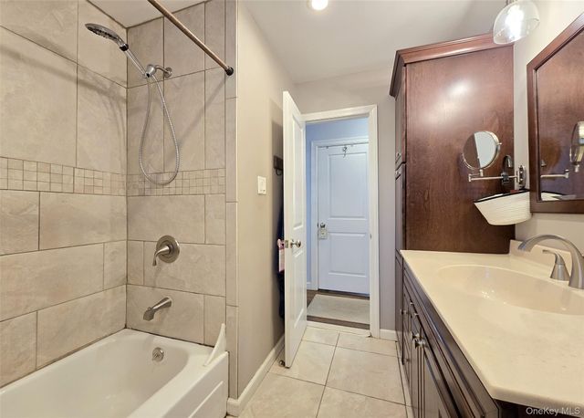 94 Clarendon Road, Ronkonkoma, NY 11779