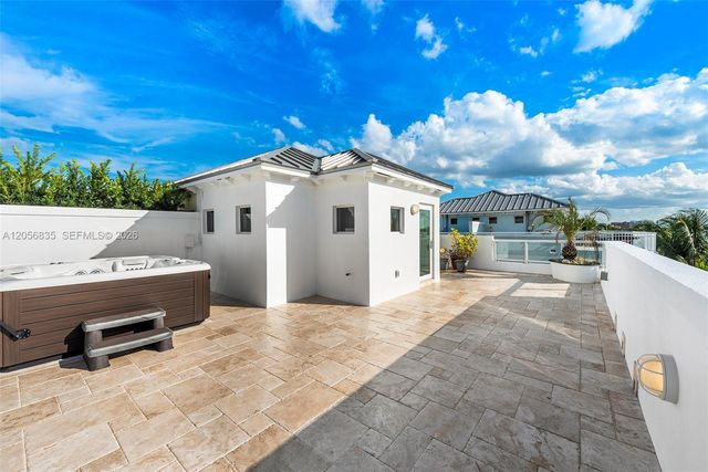 348 Elm Street B10, Hollywood, FL 33019
