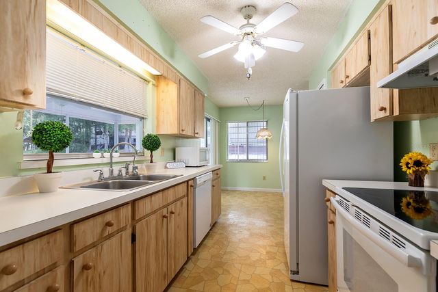 742 ARMADILLO DRIVE, Deltona, FL 32725