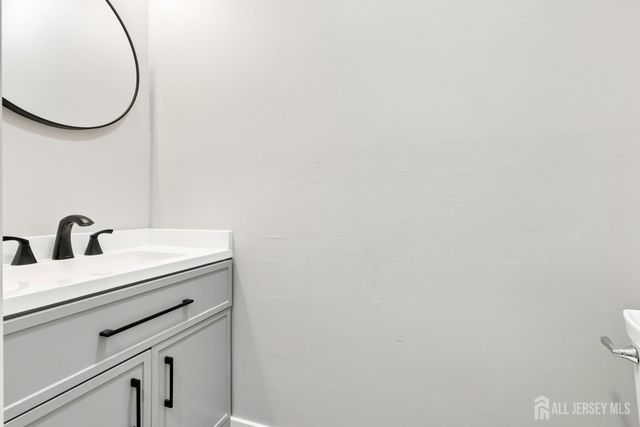 21 Iowa Court, Old Bridge, NJ 07747