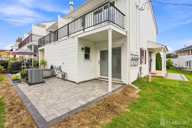21 Iowa Court, Old Bridge, NJ 07747