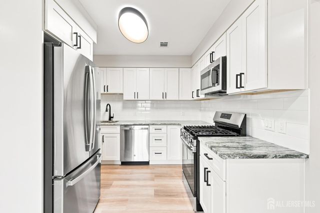 21 Iowa Court, Old Bridge, NJ 07747