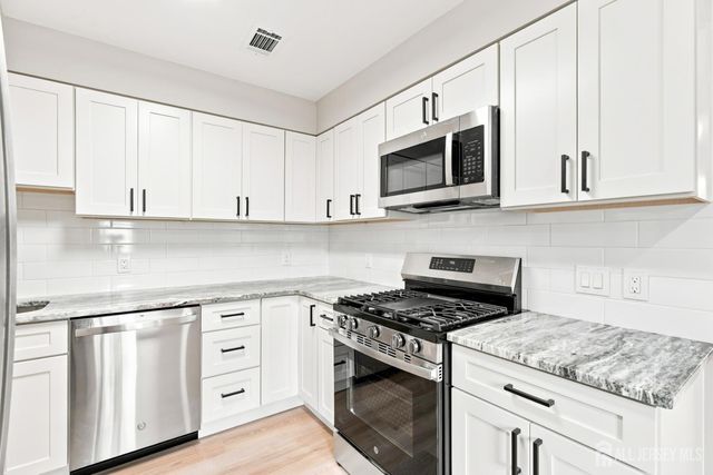 21 Iowa Court, Old Bridge, NJ 07747