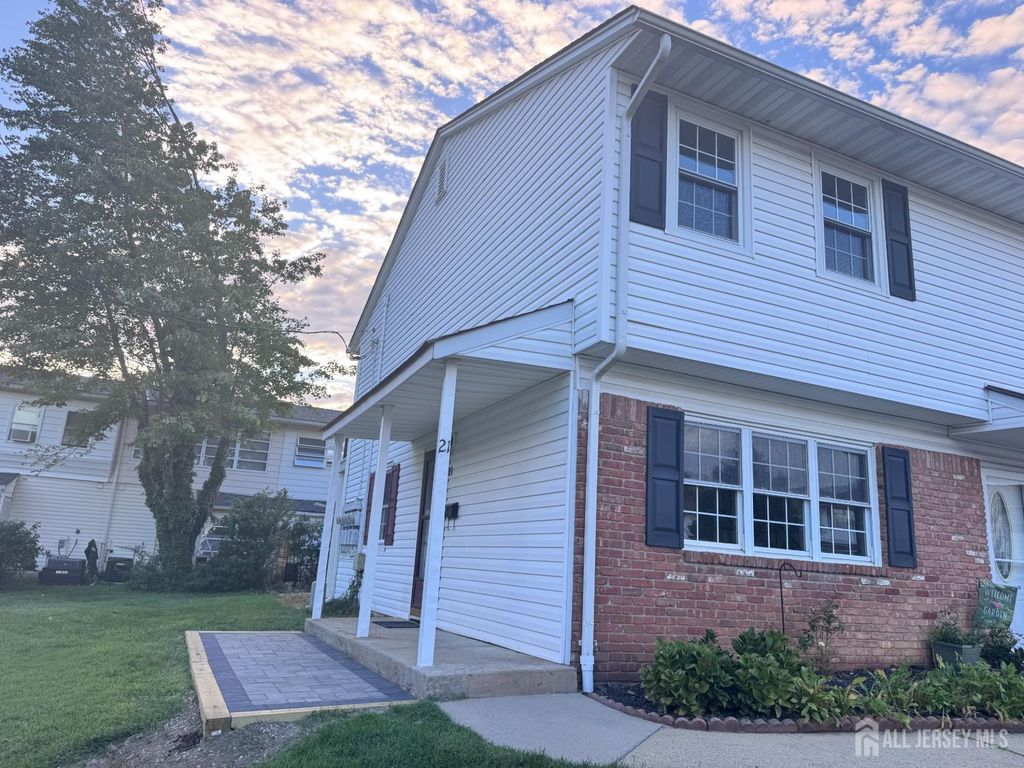 21 Iowa Court, Old Bridge, NJ 07747