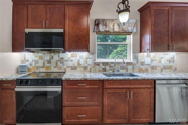 330 Woodlawn Terrace Court, Ballwin, MO 63021