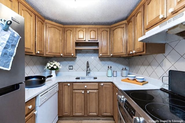 124 Addison St 11, Chelsea, MA 02150