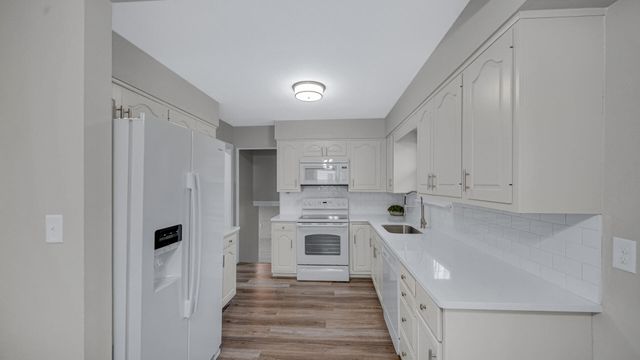 1066 W 10th Place, Hobart, IN 46342