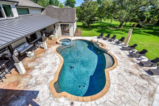 8518 Halls Retreat Court, Missouri City, TX 77459
