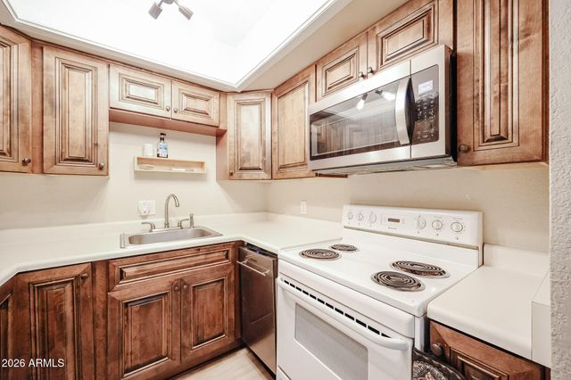 17 E RUTH Avenue 202, Phoenix, AZ 85020