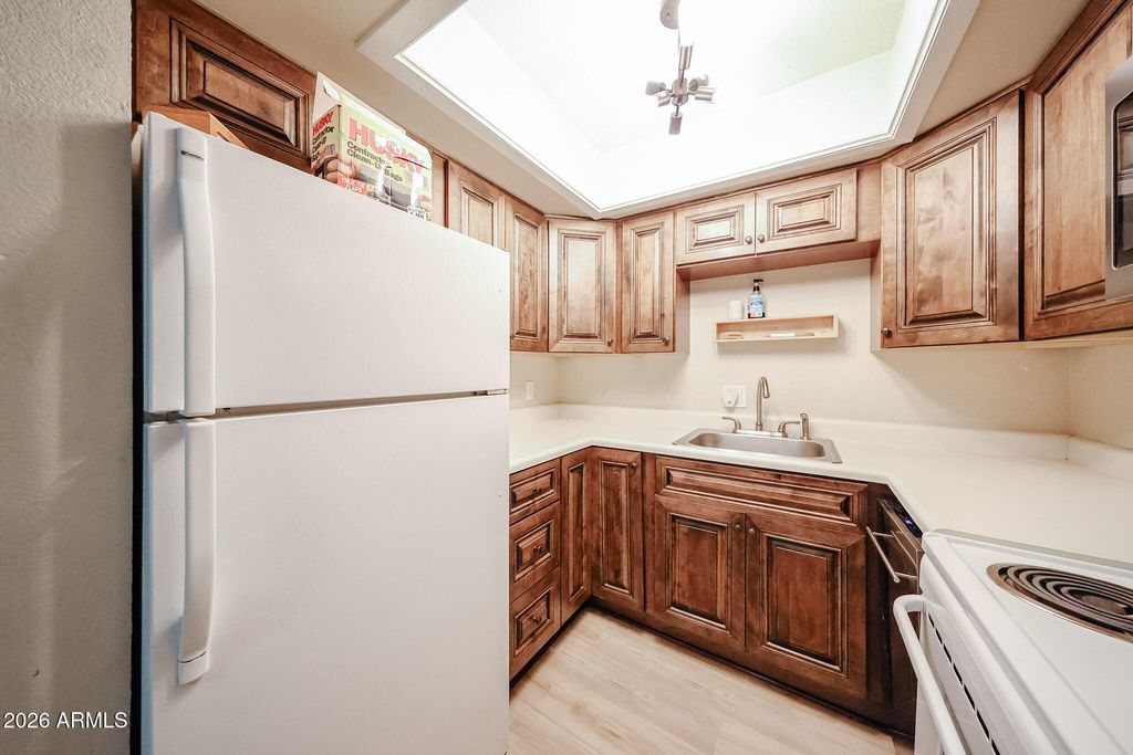 17 E RUTH Avenue 202, Phoenix, AZ 85020 — photo 5