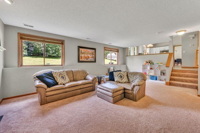 789 Moonlight Drive, Woodbury, MN 55125