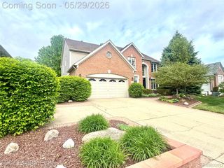 1215 Letica Drive, Rochester, MI 48307