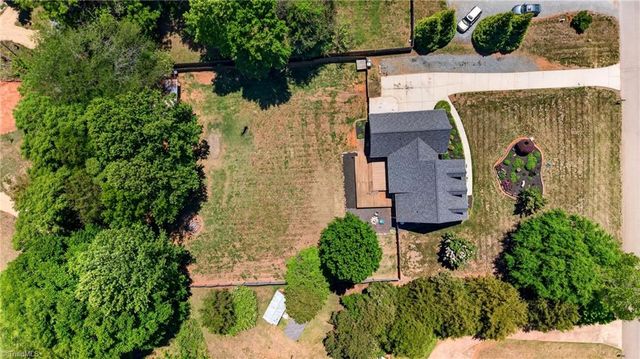 6014 Evelyn Lane, Pleasant Garden, NC 27313