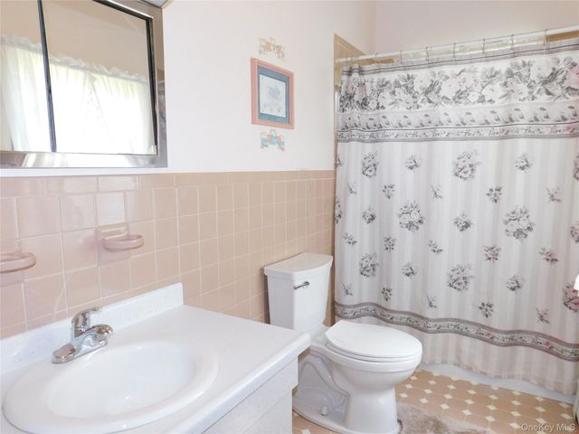 81 Sportsman Rd, Napanoch, NY 12446