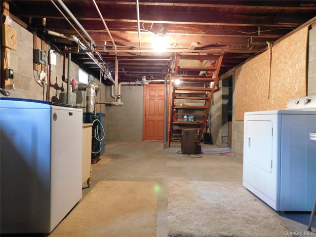 81 Sportsman Rd, Napanoch, NY 12446
