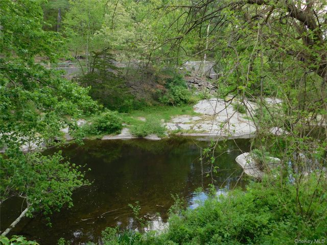 81 Sportsman Rd, Napanoch, NY 12446
