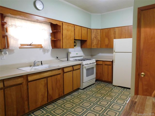 81 Sportsman Rd, Napanoch, NY 12446