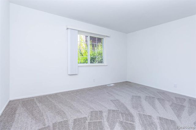 25341 Shiawassee Circle 101, Southfield, MI 48033
