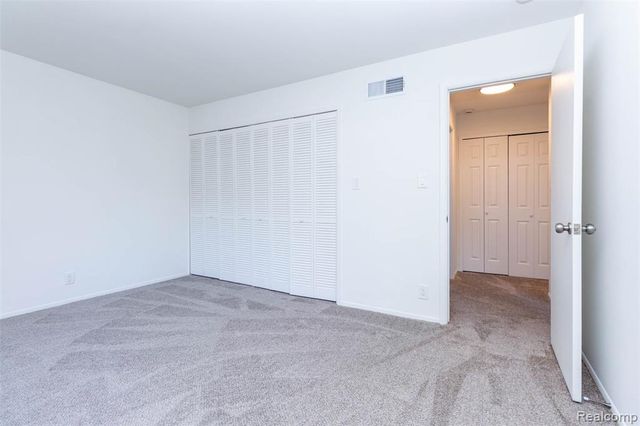 25341 Shiawassee Circle 101, Southfield, MI 48033