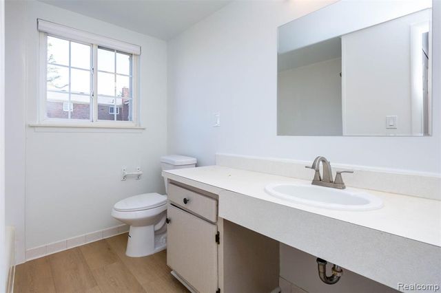 25341 Shiawassee Circle 101, Southfield, MI 48033