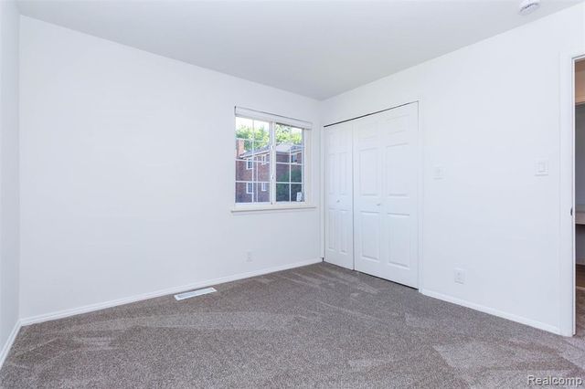 25341 Shiawassee Circle 101, Southfield, MI 48033