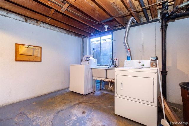 25341 Shiawassee Circle 101, Southfield, MI 48033
