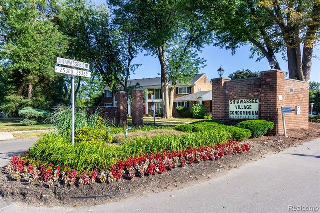 25341 Shiawassee Circle 101, Southfield, MI 48033