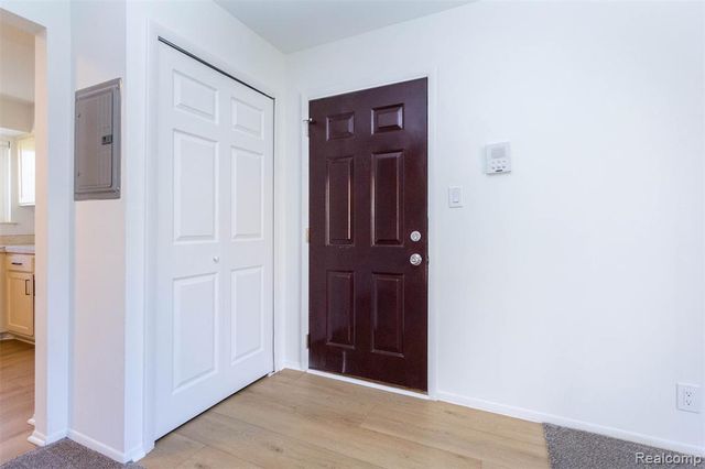 25341 Shiawassee Circle 101, Southfield, MI 48033