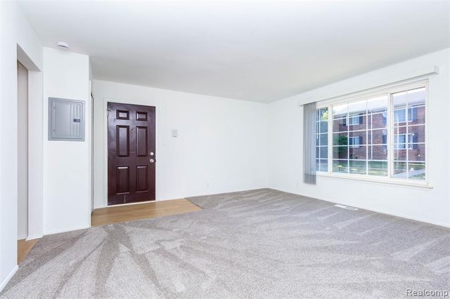 25341 Shiawassee Circle 101, Southfield, MI 48033