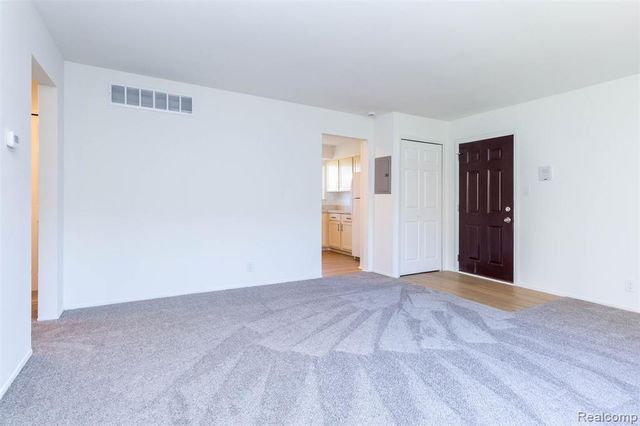 25341 Shiawassee Circle 101, Southfield, MI 48033