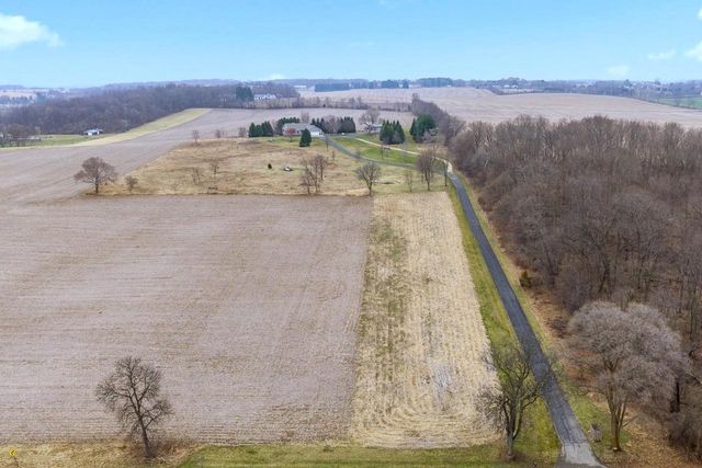 7089 W Stuart Road, Orfordville, WI 53576