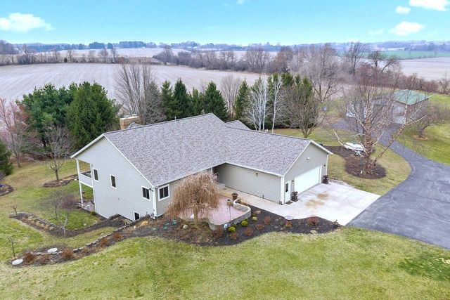 7089 W Stuart Road, Orfordville, WI 53576