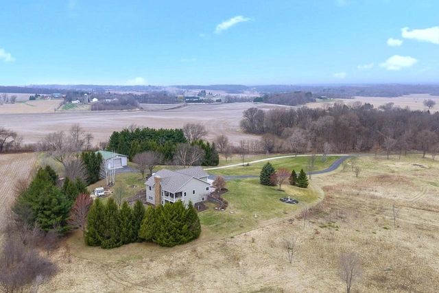 7089 W Stuart Road, Orfordville, WI 53576