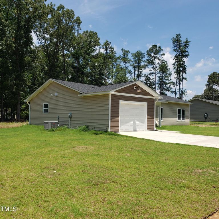 166 Marathon Lane, Fayetteville, NC 28304