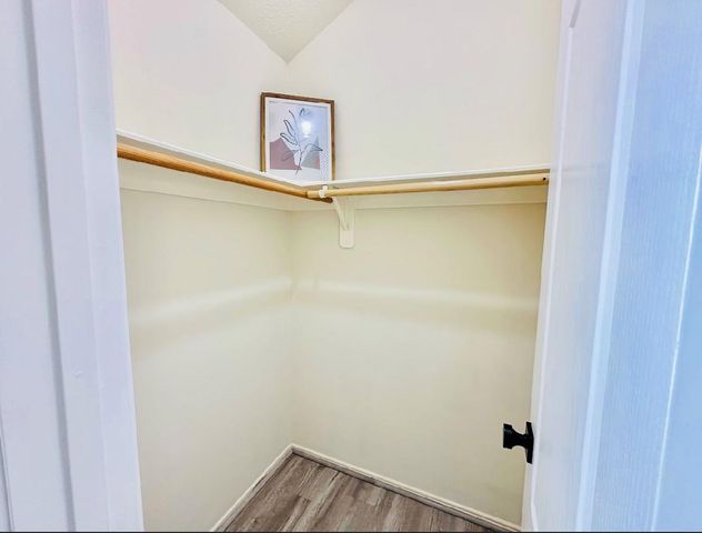 1711 Kessler Park Ct, Houston, TX 77047
