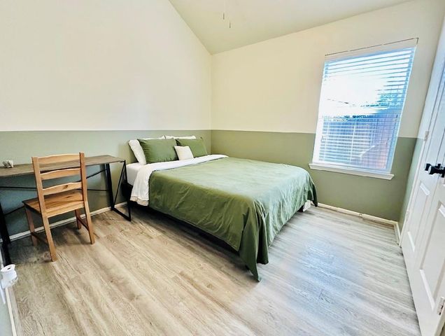1711 Kessler Park Ct, Houston, TX 77047