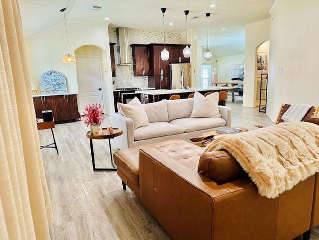 1711 Kessler Park Ct, Houston, TX 77047