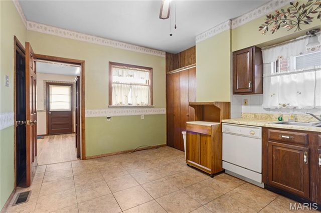 5223 Schollmeyer Avenue, St Louis, MO 63109