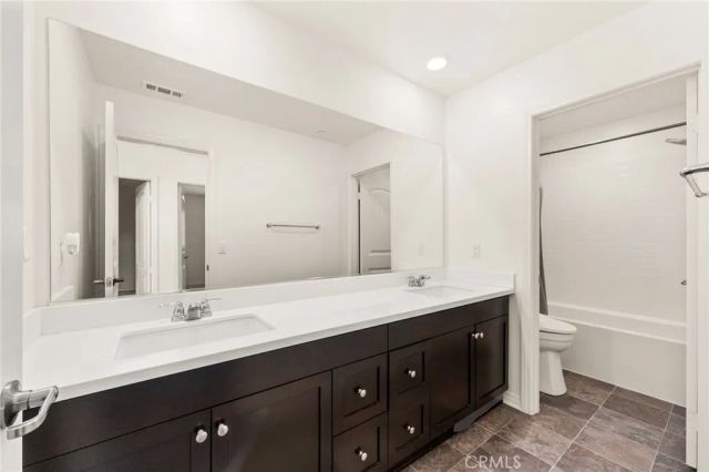 5562 Royal Oaks, Fontana, CA 92336