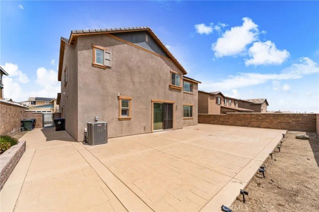 5562 Royal Oaks, Fontana, CA 92336