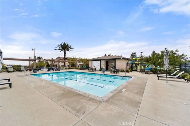 5562 Royal Oaks, Fontana, CA 92336