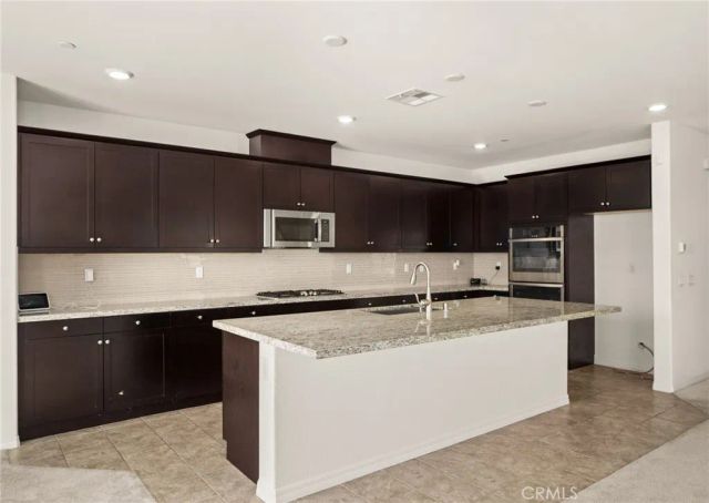 5562 Royal Oaks, Fontana, CA 92336