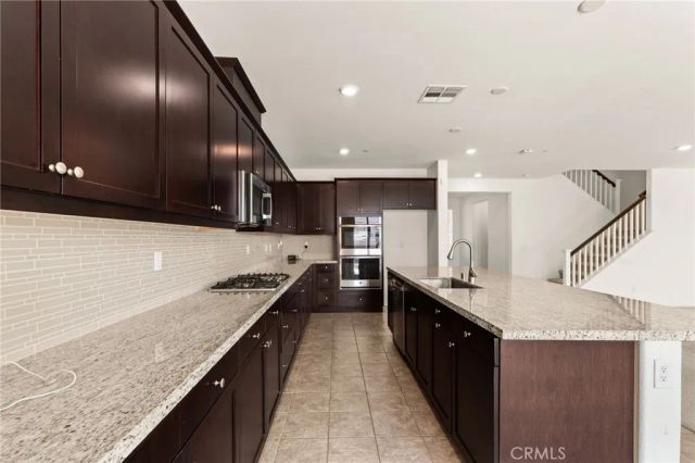 5562 Royal Oaks, Fontana, CA 92336
