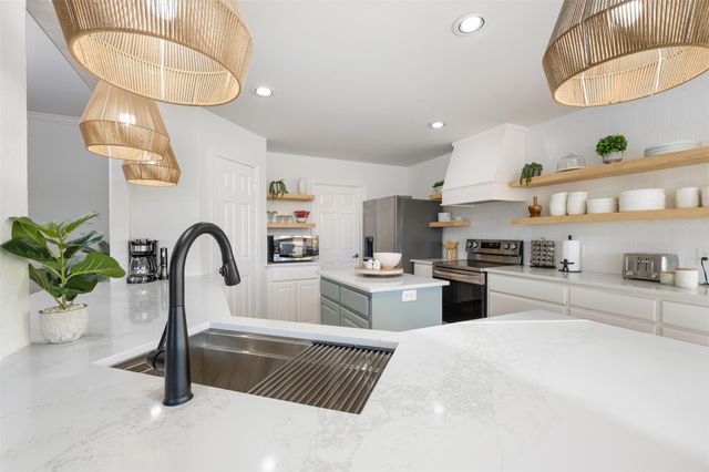 3008 Point CV, Lago Vista, TX 78645
