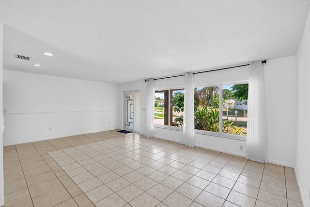 4760 BISON Street, Boca Raton, FL 33428