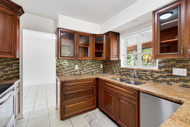 4760 BISON Street, Boca Raton, FL 33428