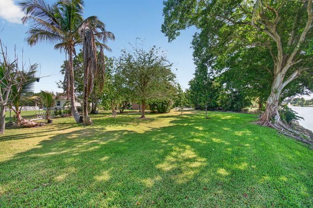 4760 BISON Street, Boca Raton, FL 33428