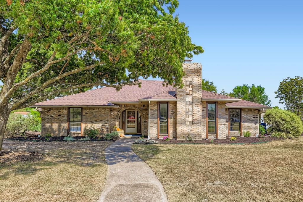 205 Rock Springs Court, Waxahachie, TX 75165